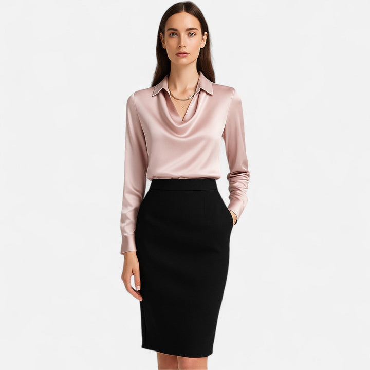 Dam Satinblus med Draperad Halsringning
