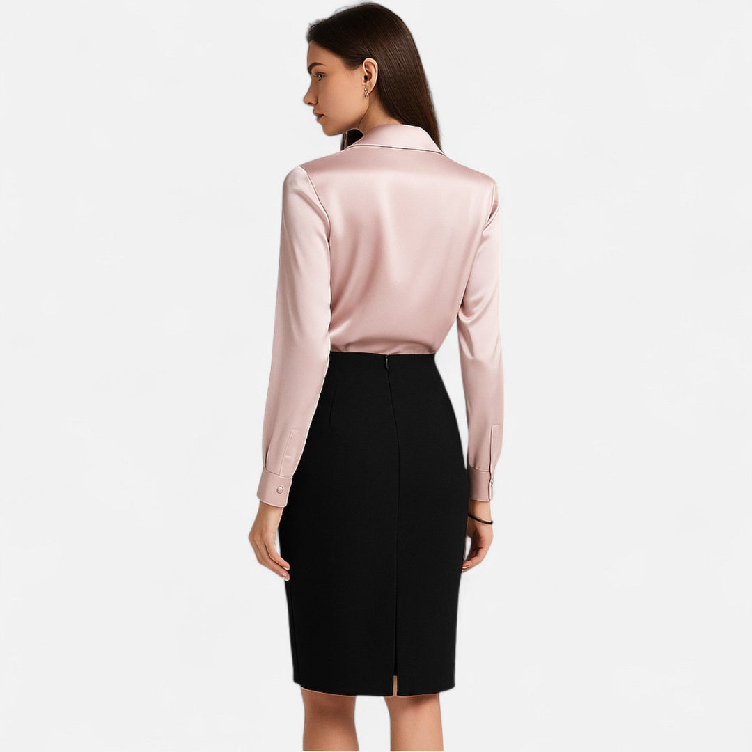 Dam Satinblus med Draperad Halsringning