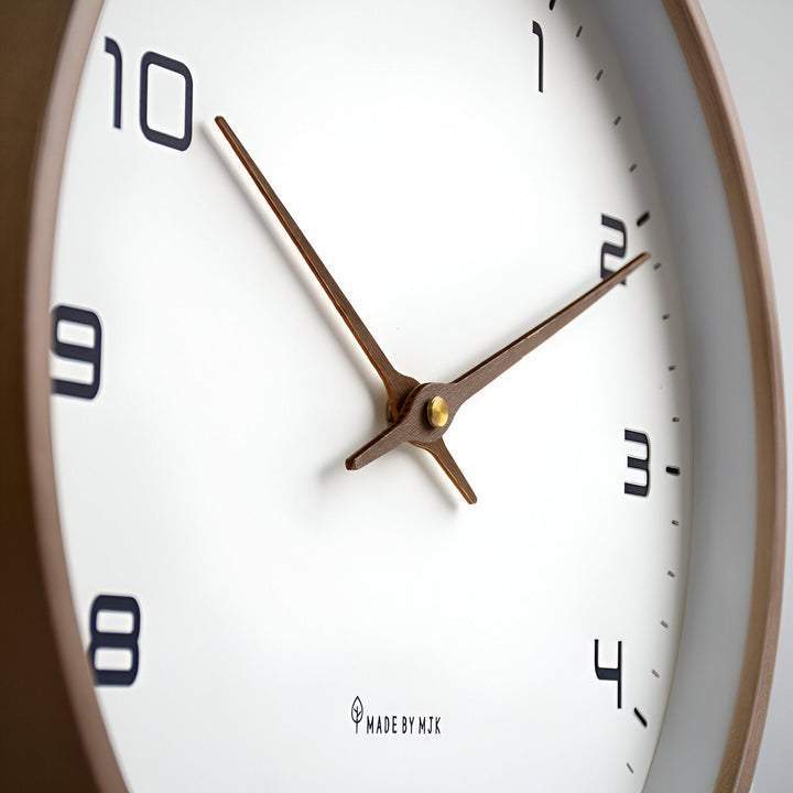 Eleganta Trä Väggklocka Med Precis Tyst Kvartsurverk | 30 cm