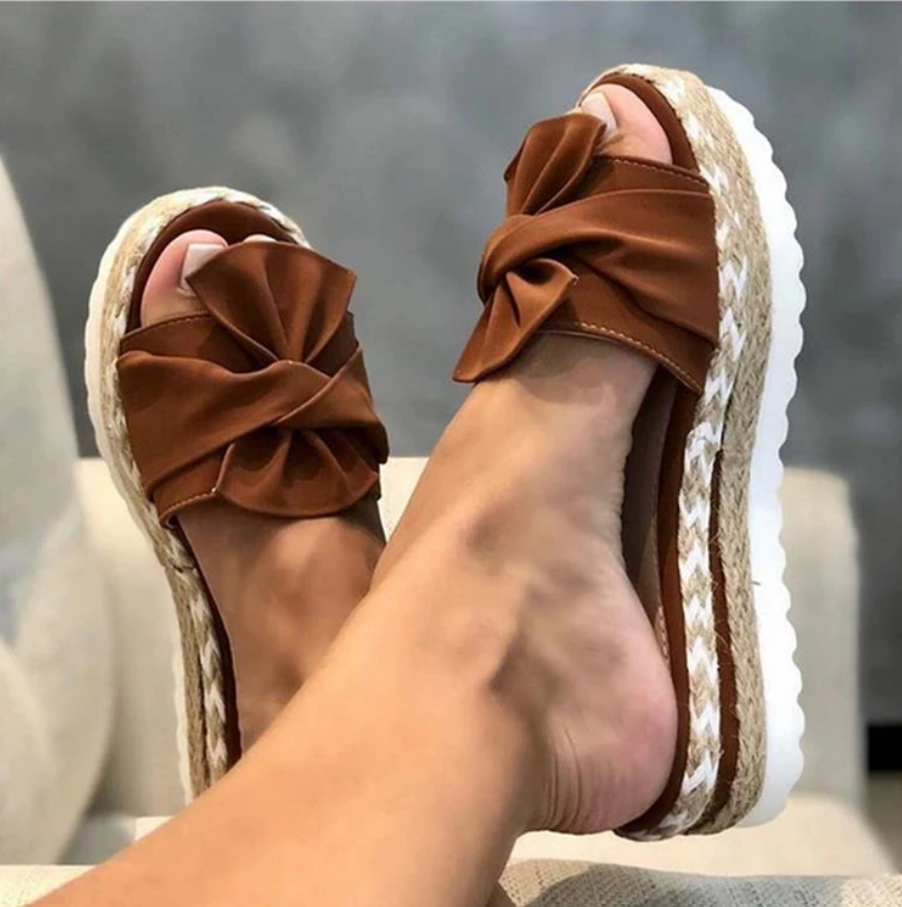 Loreth | Ortopediska Sandaler Med Rosett
