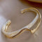 Eleganta Vit Opal Armring